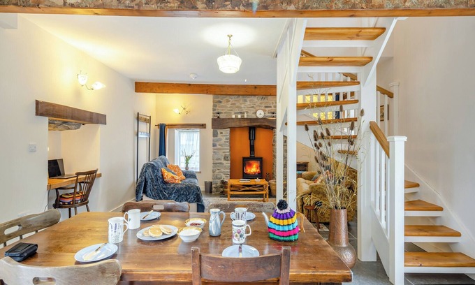 Llanddewi Brefi Cottage | Charming cottage set within a peaceful village within the foothills of the Cambrian Mountains.