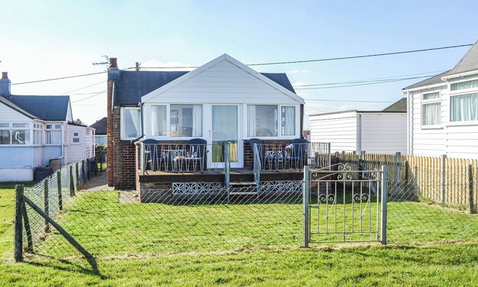 Bacton Cottage | Enjoy sea views, walking distance to an amazing sandy beach and restaurants nearby.