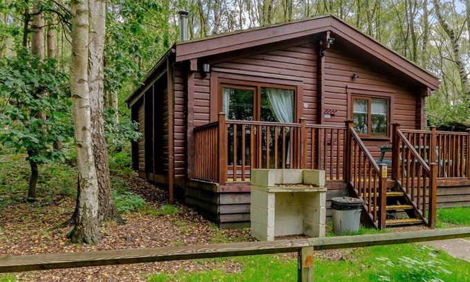 Edwinstowe Cabine | 2 bedroom accommodation in Sherwood Forest, Rufford
