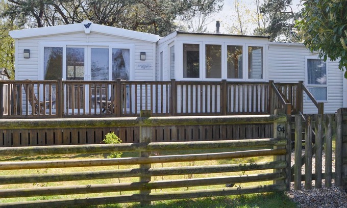Weybourne Cottage | 2 bedroom accommodation in Kelling Heath, near Sheringham