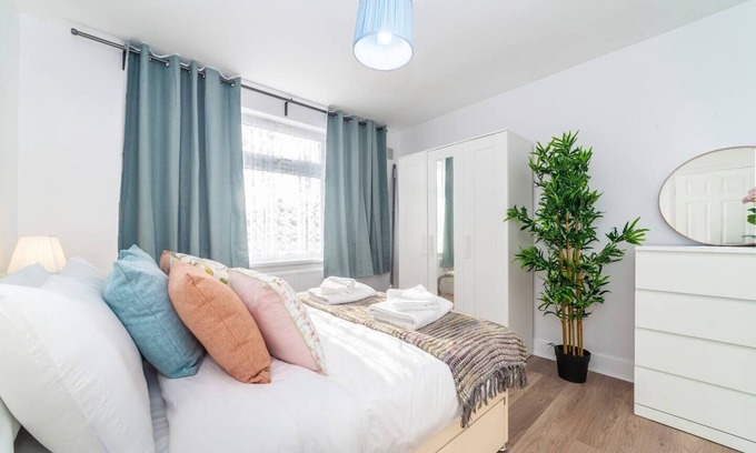 Enfield Highway Appartement | 2-Bedroom Apartment in Greater London: Explore and Relax