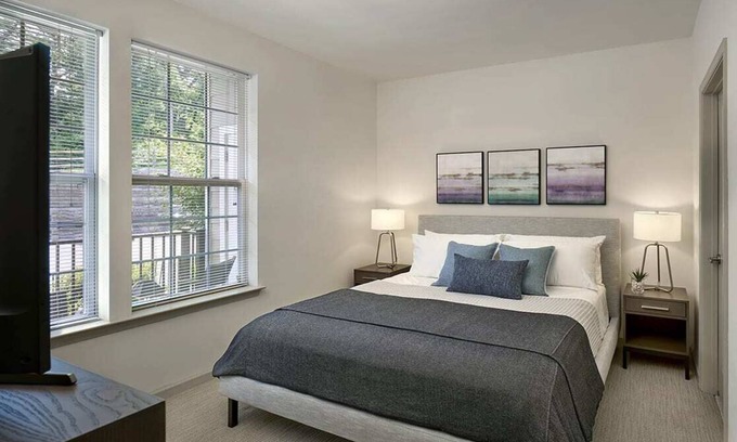 Newtown Square Appartement | 2-Bedroom Apartment - 7-day min. - Background check/Lease Required