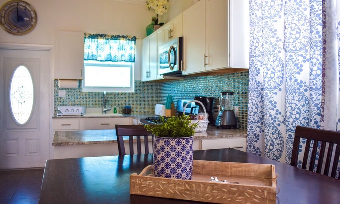 Marsh Harbour Appartement | 2-bedroom apartment in fantastic Marsh Harbour with AC, WiFi