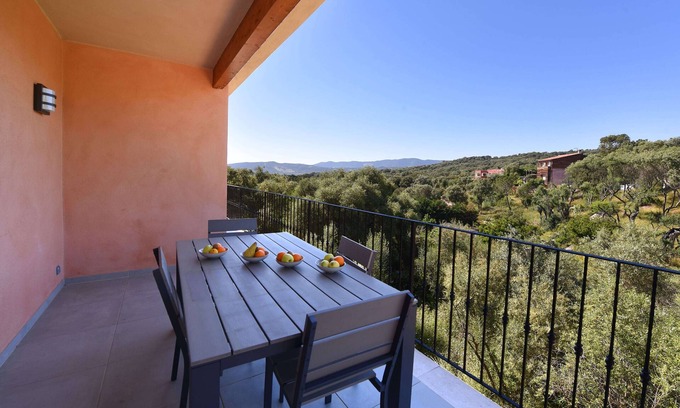 Olmeto Appartement | appartement 2 chambres à 200 mètres de la plage WIFI , balcons , terrasses,