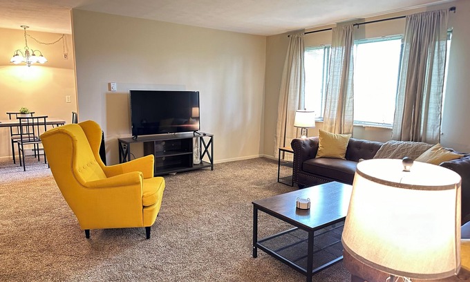 Massillon Appartement | 2 Bedroom Apartment conveniently located to shopping and highway.