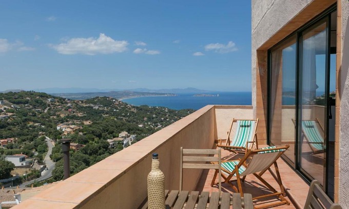 Begur Appartement | 2 bedroom apartment in Begur center. Sea views, terrace and pool (Ref:H09)