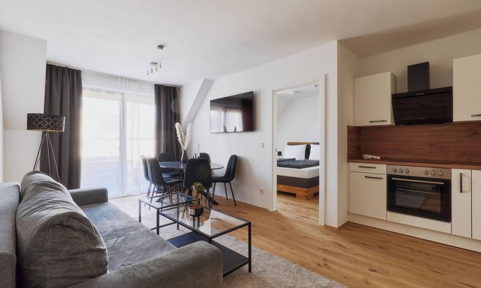 Hirschstetten Appartement | 2-bedroom apartment in enchanting Wien with WiFi, AC, terrace and grill