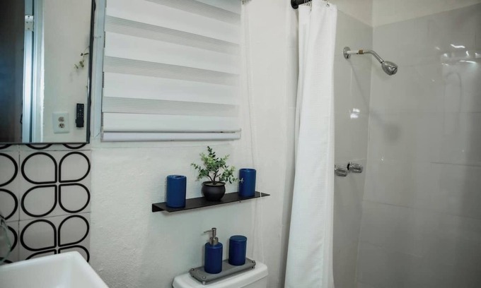 Catano Appartement | 2 bedroom apartment in fun Catano with AC, Walk to Bars, Ferry to Old San Juan