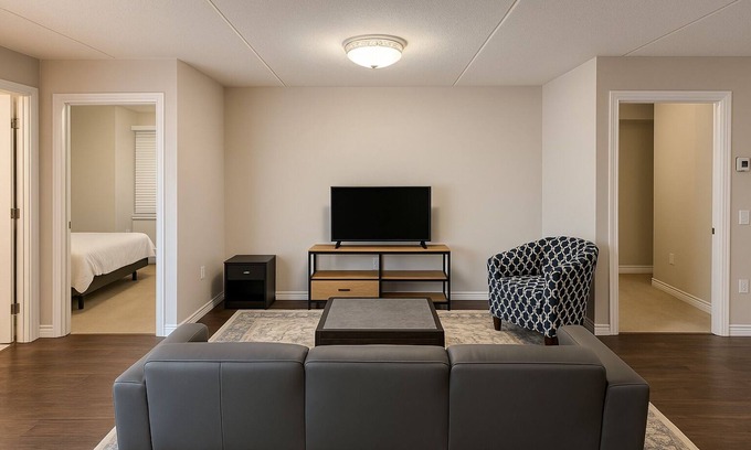 Halton Regional Municipality Appartement | 2-bedroom apartment in nice Milton with AC, fitness room, WiFi