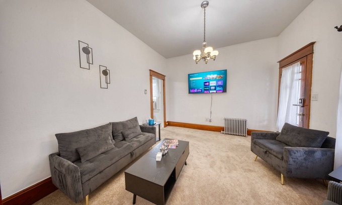 Carbondale Appartement | 2-bedroom apartment in awesome Carbondale with AC