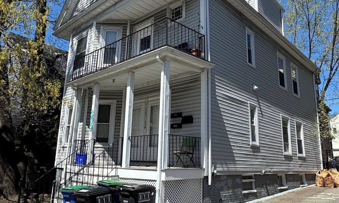 Spring Hill Appartement | 2-bedroom apartment in fabulous Somerville with AC, WiFi and off street parking