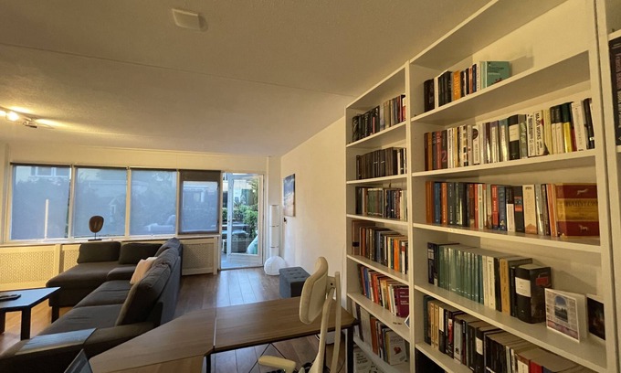 Amsterdam North Maison | 2 bedroom apartment with backyard and free parking