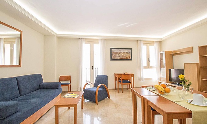Trinitat Appartement | 2 Bedroom apartment with balcony. VIV 22