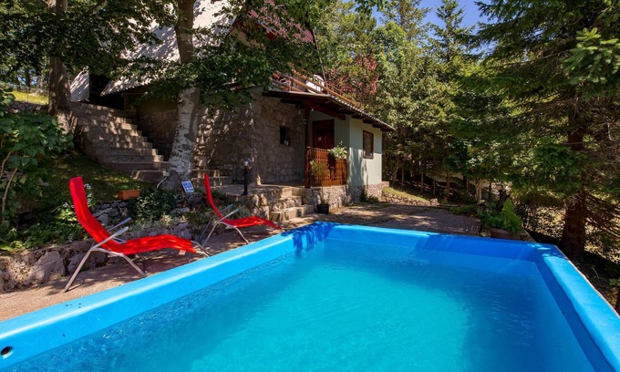 Platak Maison | Belle maison de 2 chambres à Cavle