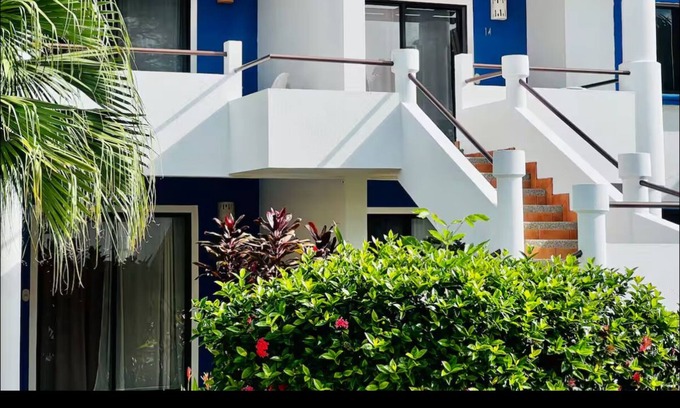 Santa Barbara Copropriété | 2-bedroom condo in beautiful Playa Del Coco. 5 minute walk to beach