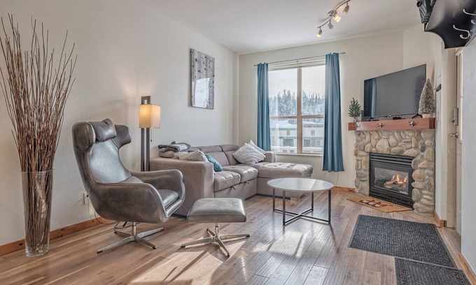 Silver Star Mountain Copropriété | 2 bedroom/2 bathroom ground-level, newly renovated, corner condo at Creekside