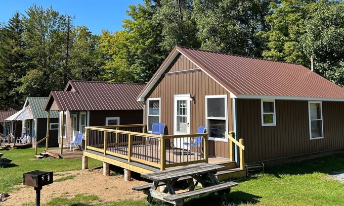 Eagle Bay Cabine | 2 Bedroom Cabin on 4th Lake @ Eagle Bay Village