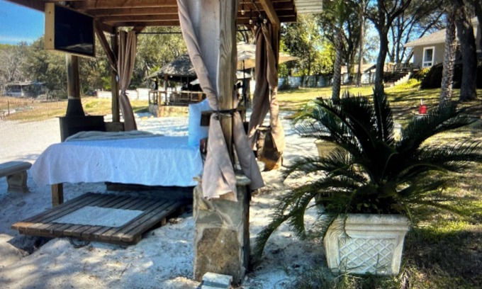 Thomas Drive Cabine | 2 Bedroom Cabin on Private Beach with Tiki bar & Cabana!