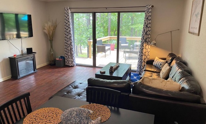 Fairfield Bay Copropriété | 2-bedroom condo in beautiful Fairfield Bay close to amenities.