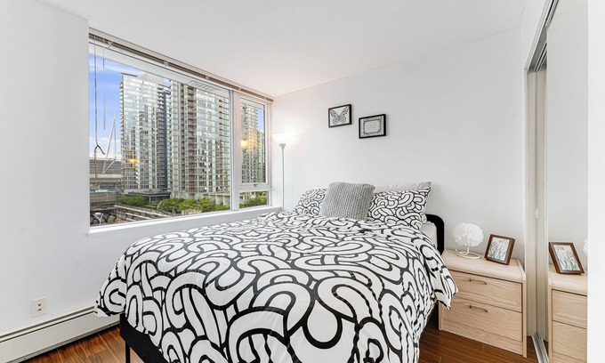 Central Copropriété | 2 Bedroom condo in heart of Downtown Vancouver with Pool, Gym & Free Parking