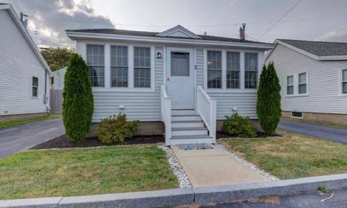 Wells Beach Maison | 2 Bedroom Condo steps to beautiful Wells Beach!!!