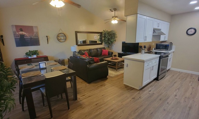Apache Junction Copropriété | Condo 2 chambres avec vue sur la montagne et piscine chauffée