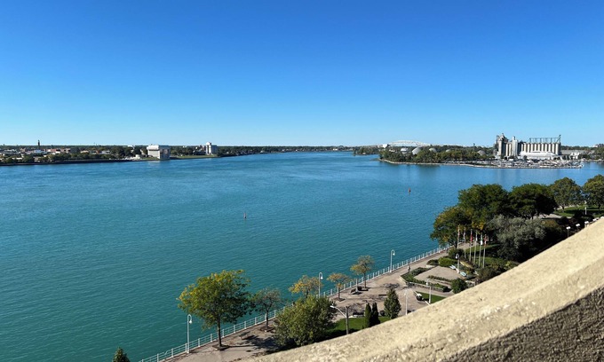 Corunna Copropriété | 2-Bedroom Condo with WiFi, AC with Million Dollar View of the St.Clair River