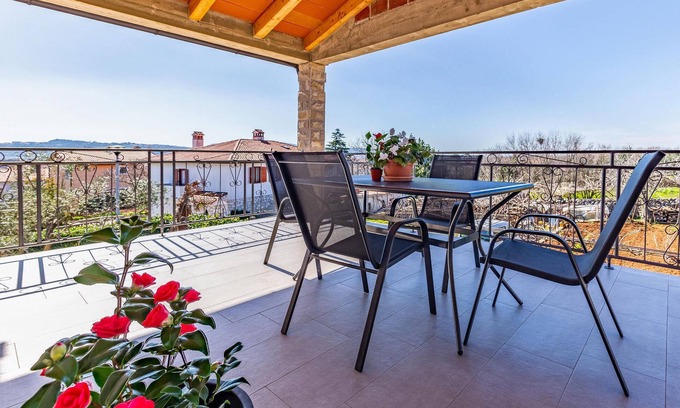 Vinez Appartement | Superbe appartement à Labin avec WiFi
