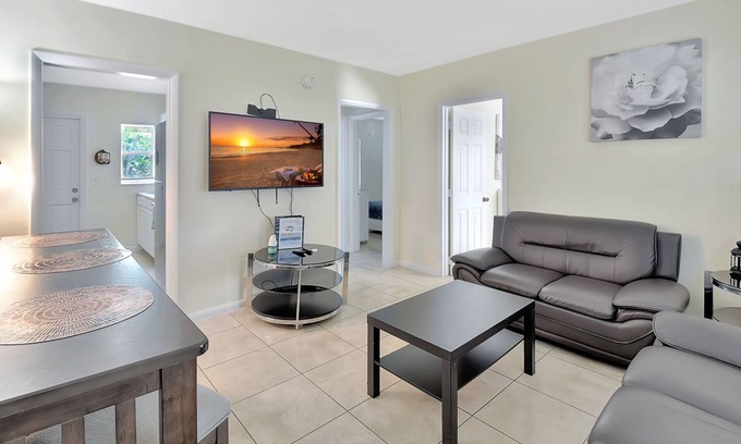 Delray Beach Cottage | 2 bedroom cozy Cottage walk to Atlantic Ave