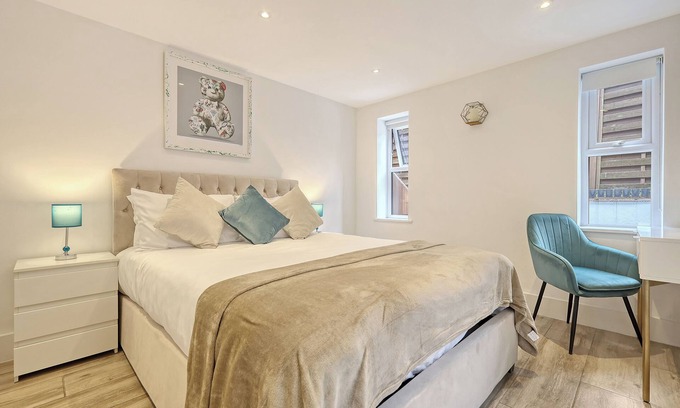 Snaresbrook Appartement | 2 Bedroom, extra stylish, stunning apartment - Escape London, in London