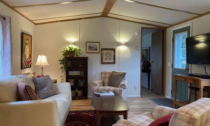 Delhi Maison | 2 Bedroom Farm Stay