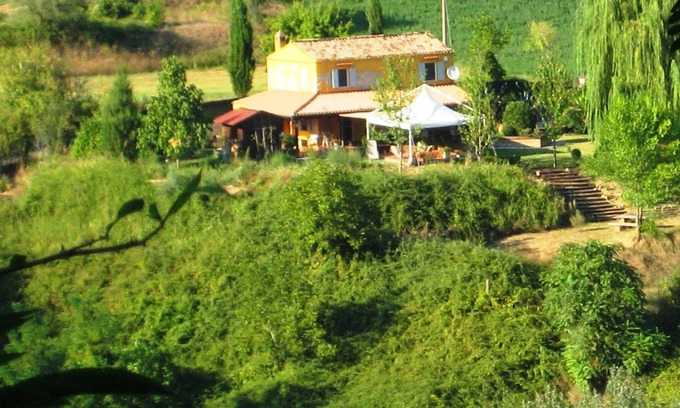 Penne Autre | Ferme de 2 chambres dans un terrain spacieux, y compris les jardins, les bois et la rivière.