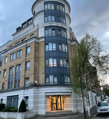 Maida Vale Appartement | 2 Bedroom Flat with 24 7 security and concierge