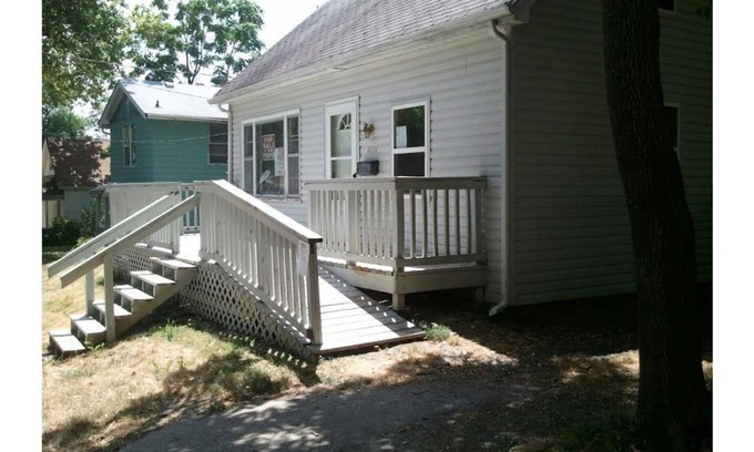 Alton Maison | 2 Bedroom Furnished Home Away From Home