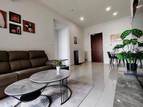 Central District Appartement | 2 Bedroom Garden and Sea View