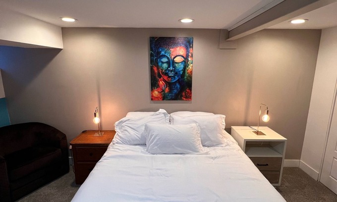 Sunnyside Maison | 2 bedroom Garden Level Getaway