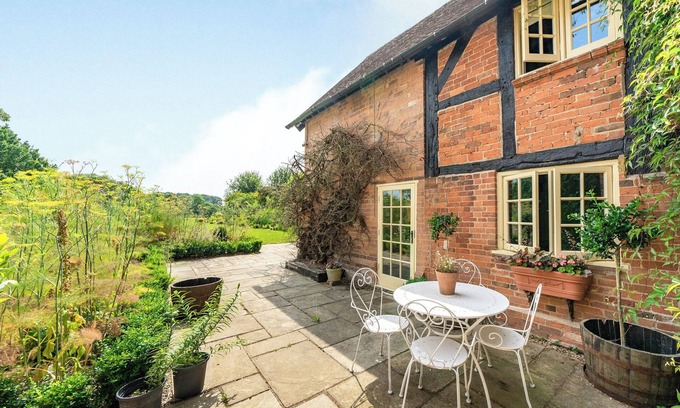 Uckinghall Cottage | We love this stunning spacious country house retreat with lots of period features.
