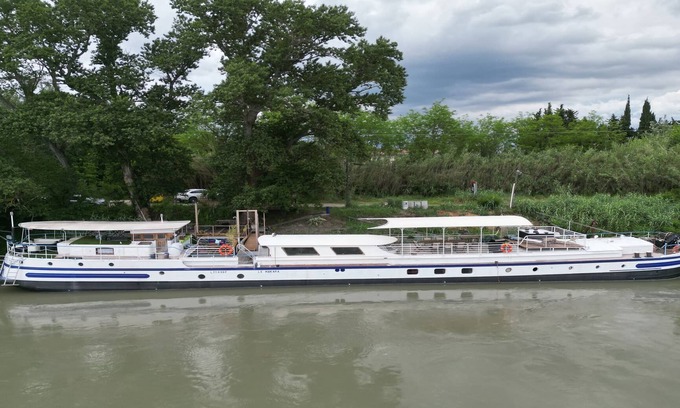 Avignon Location De Bateaux | Gite 2 chambres - Péniche Spa le Makara