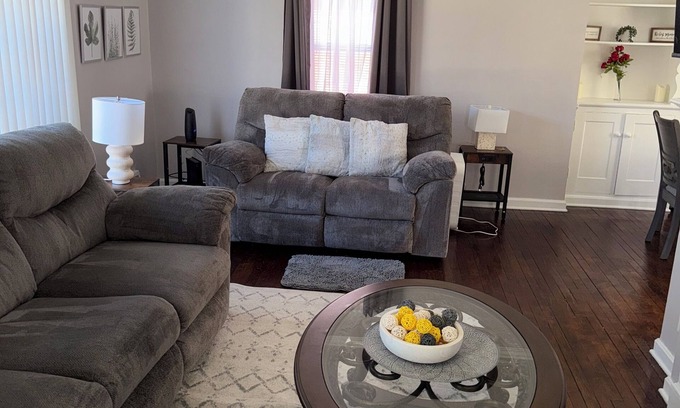 Cleveland Heights Maison | 2-bedroom house close to the Cleveland Clinic Main Campus w/fireplace and a den