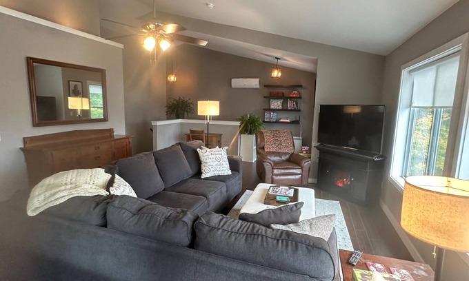 Mooers Forks Maison | 2-bedroom house in charming West Chazy with AC, WiFi