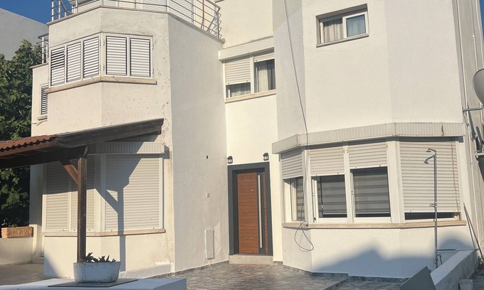 Karaoglanoglu Maison | 2-bedroom house in Karaoğlanoğlu with private pier and walking distance casino