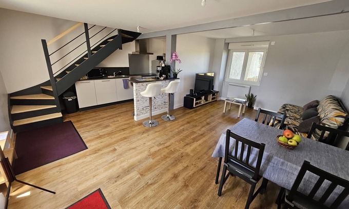 Mesanger Maison | Maison 2 chambres près A11, Logis du Château Rouge