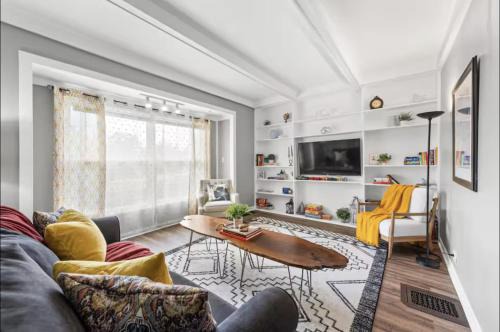 Kamm's Corners Maison | 2 Bedroom in Kamm's Corner!
