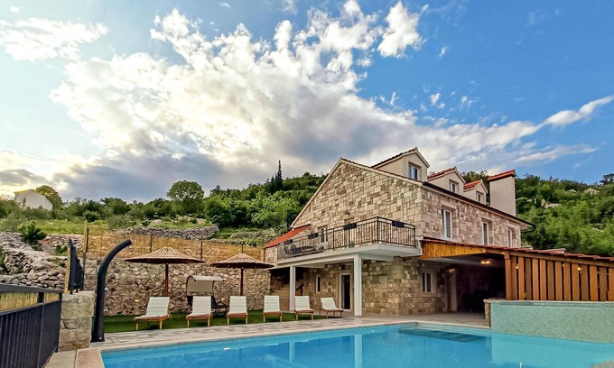 Srijane Maison | Maison de 2 chambres acceptant les.