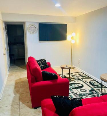 Laurel Appartement | 2 Bedroom Lower level Unit 1 & Half Bath Laurel MD #1