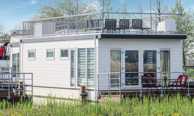 Municipality of Aalsmeer Location De Bateaux | Bluff