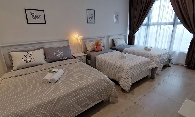 Malacca City Copropriété | Condominium de luxe de 2 chambres, 1 à 12 personnes, 5 lits, 2 salles de bain, salon.