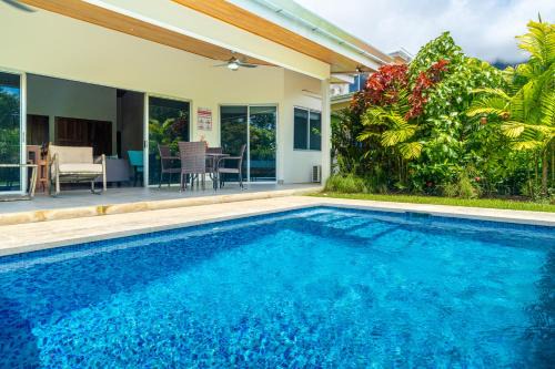 Ciudad Cortes Maison | 2 Bedroom-ojochal-pool-easy Access-fast Internet