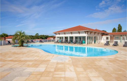 Cassen Appartement | 2 Bedroom Pet Friendly Apartment In Cassen