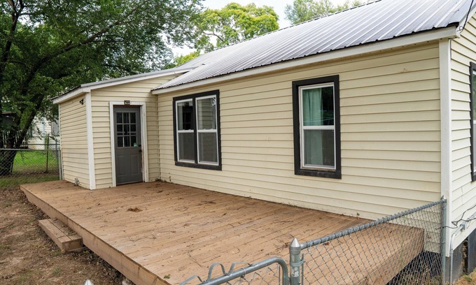 Harrison Maison | 2 Bedroom - Pet Friendly - Long Stay available- Close to Buffalo National River